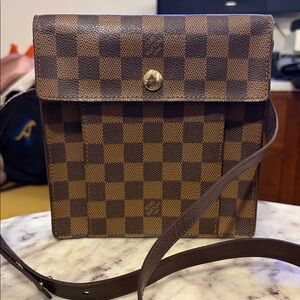 Louis Vuitton
Damier Ebene Pimlico